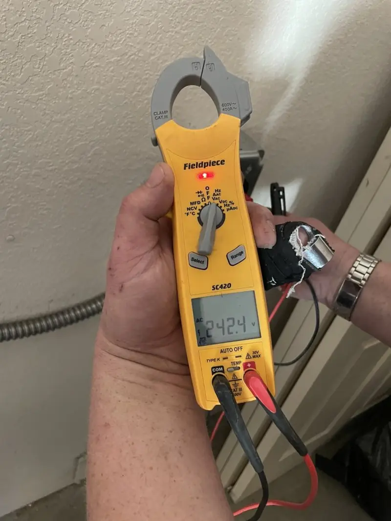 Voltage testing with clamp meter during Aluminum Wiring Replacement in Delphi